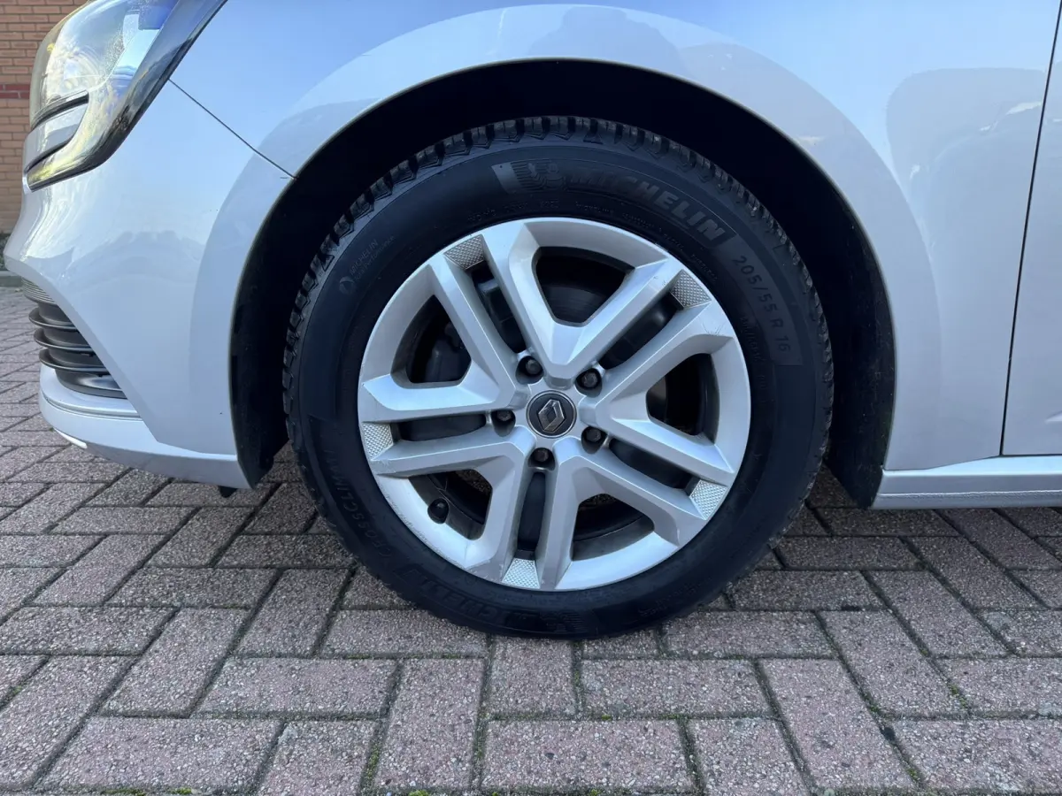 1.5 Blue dCi Limited, Marge, Euro 6, Apple Carplay, Hatchback,
