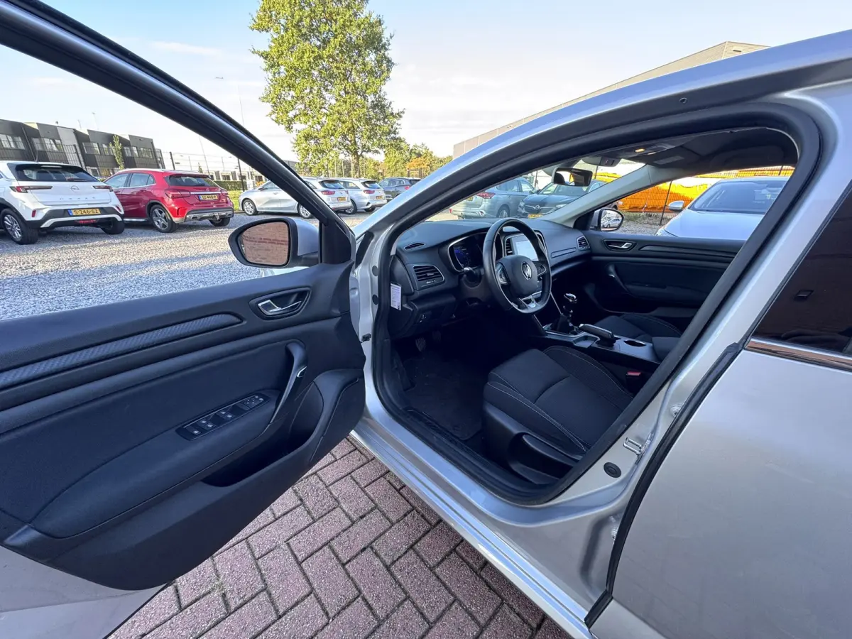 1.5 Blue dCi Limited, Marge, Euro 6, Apple Carplay, Hatchback,