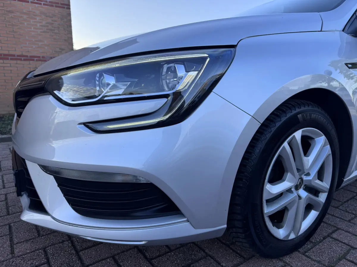 1.5 Blue dCi Limited, Marge, Euro 6, Apple Carplay, Hatchback,