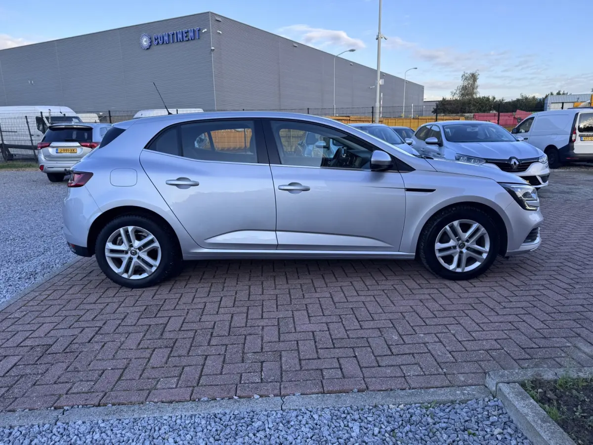 1.5 Blue dCi Limited, Marge, Euro 6, Apple Carplay, Hatchback,