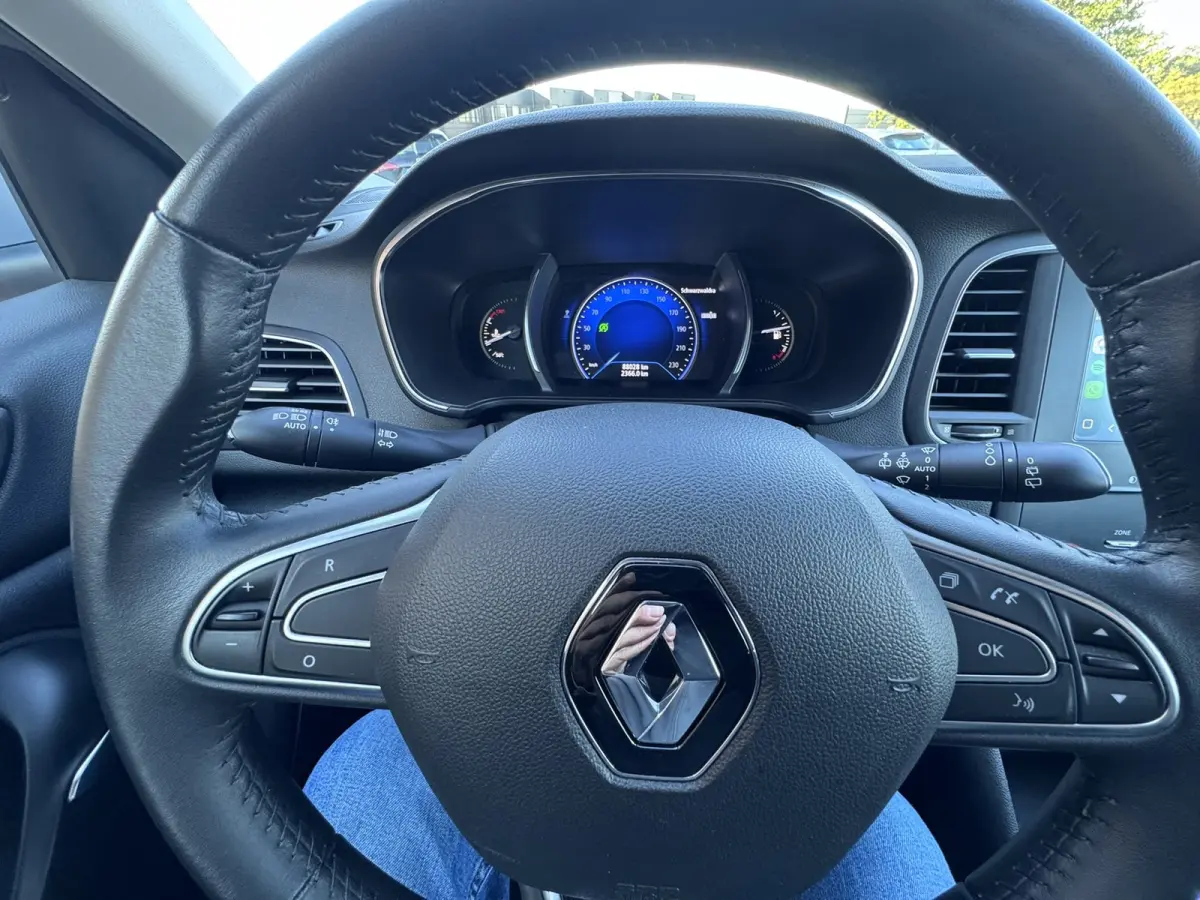 1.5 Blue dCi Limited, Marge, Euro 6, Apple Carplay, Hatchback,