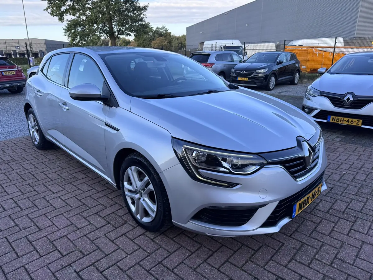 1.5 Blue dCi Limited, Marge, Euro 6, Apple Carplay, Hatchback,