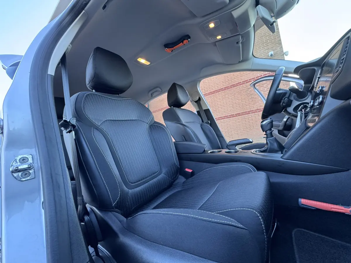 1.5 Blue dCi Limited, Marge, Euro 6, Apple Carplay, Hatchback,