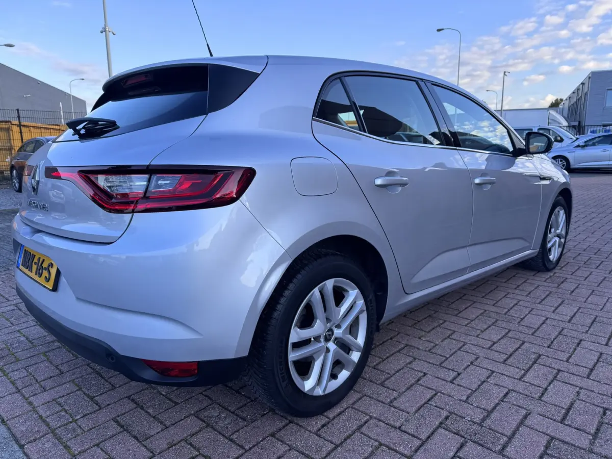 1.5 Blue dCi Limited, Marge, Euro 6, Apple Carplay, Hatchback,