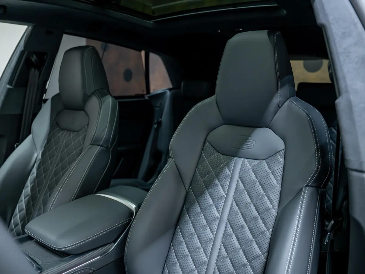 Audi Q8 60 TFSIe Competition ABT | ABT Aerokit | Carbon | Massage | ACC | HUD | Trekhaak |