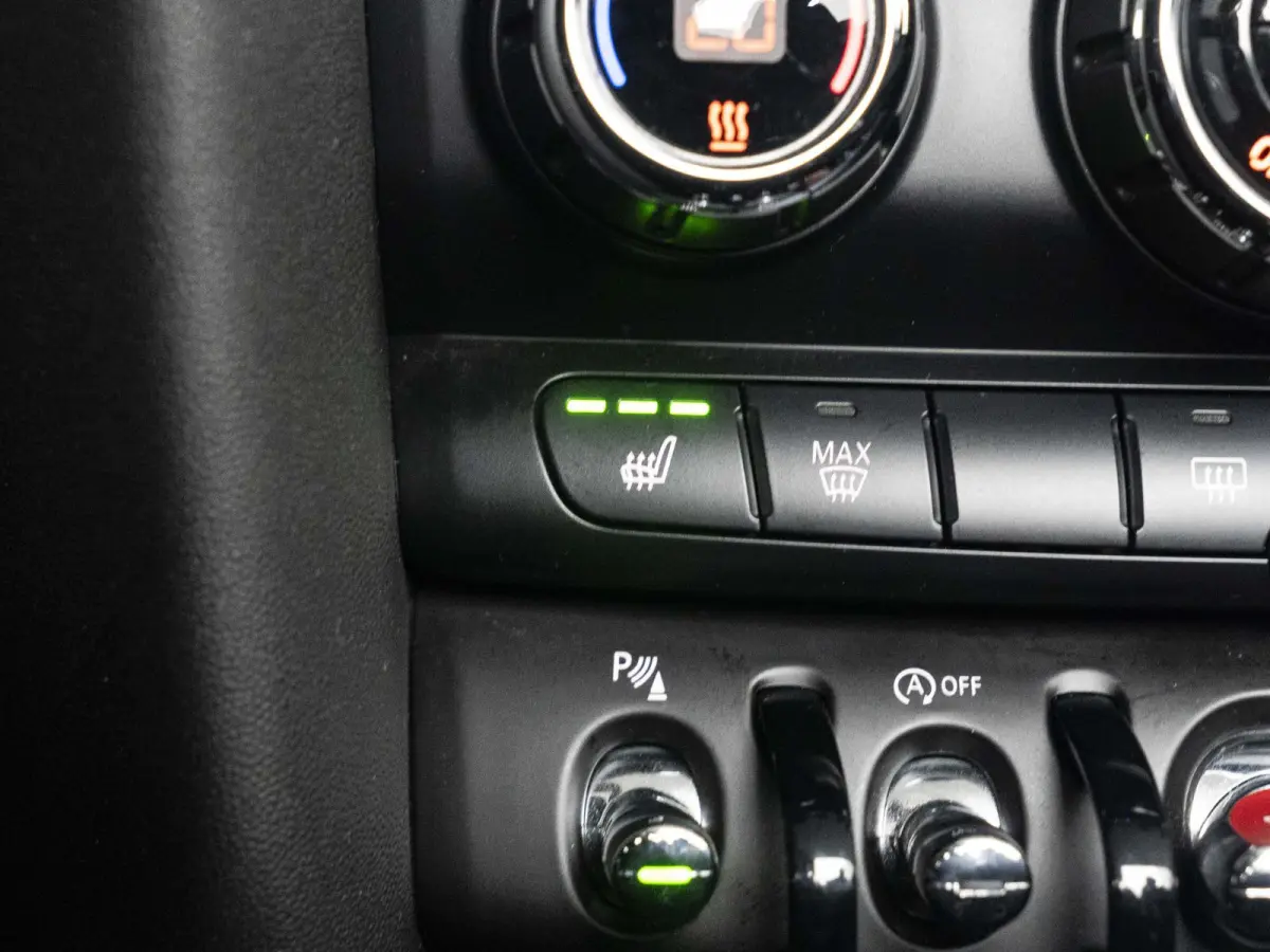 S Chili + Serious Business | Apple Carplay | Stoelverwarming