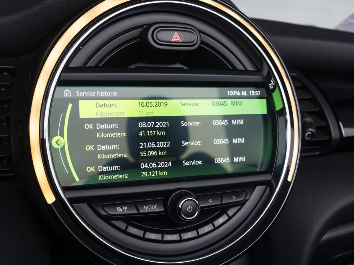 S Chili + Serious Business | Apple Carplay | Stoelverwarming