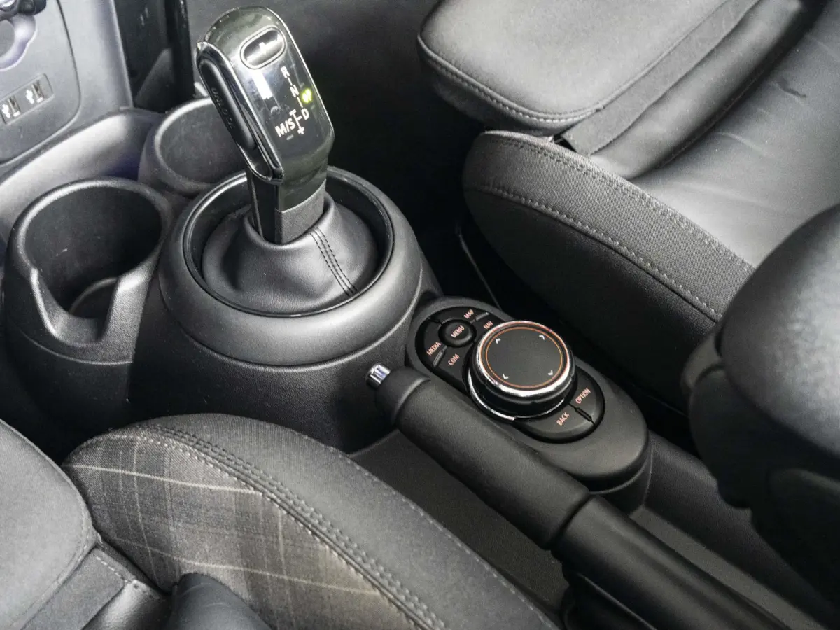 S Chili + Serious Business | Apple Carplay | Stoelverwarming