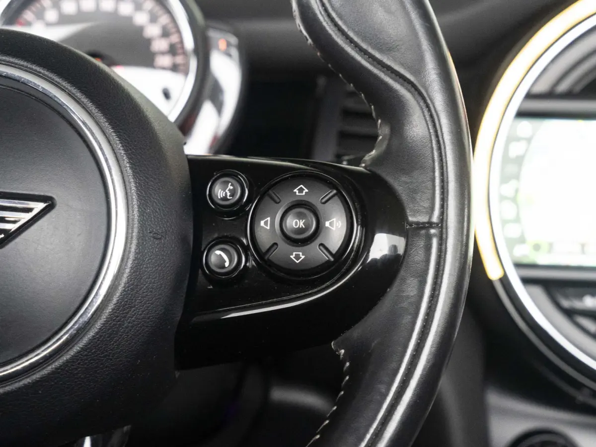 S Chili + Serious Business | Apple Carplay | Stoelverwarming