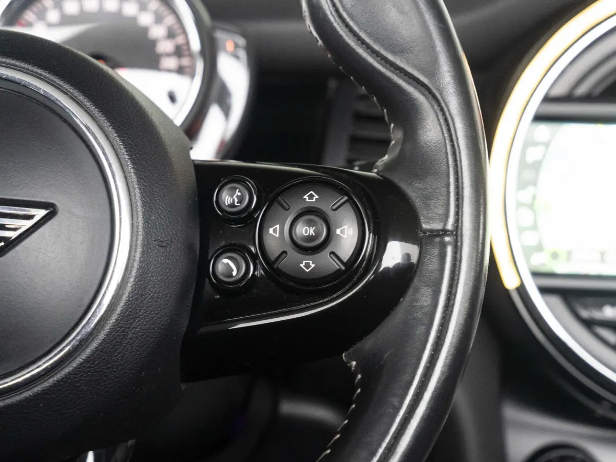 S Chili + Serious Business | Apple Carplay | Stoelverwarming