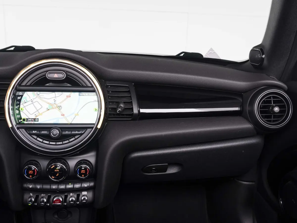 S Chili + Serious Business | Apple Carplay | Stoelverwarming