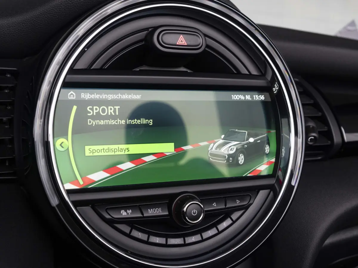 S Chili + Serious Business | Apple Carplay | Stoelverwarming