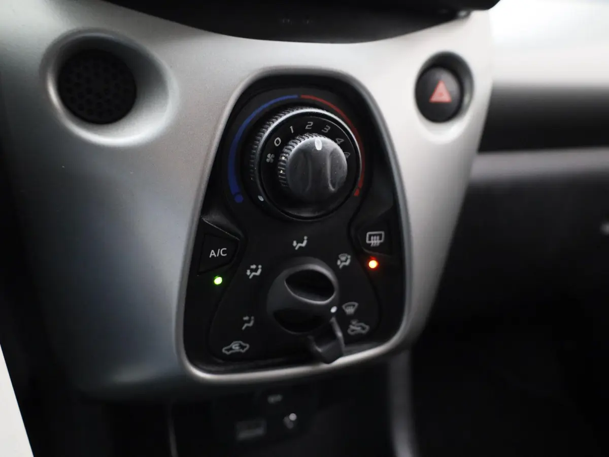 1.0 VTi Active | AUTOMAAT | AIRCONDITIONING | APPLE CARPLAY / ANDROID AUTO | LICHTMETALEN VELGEN | CAMERA