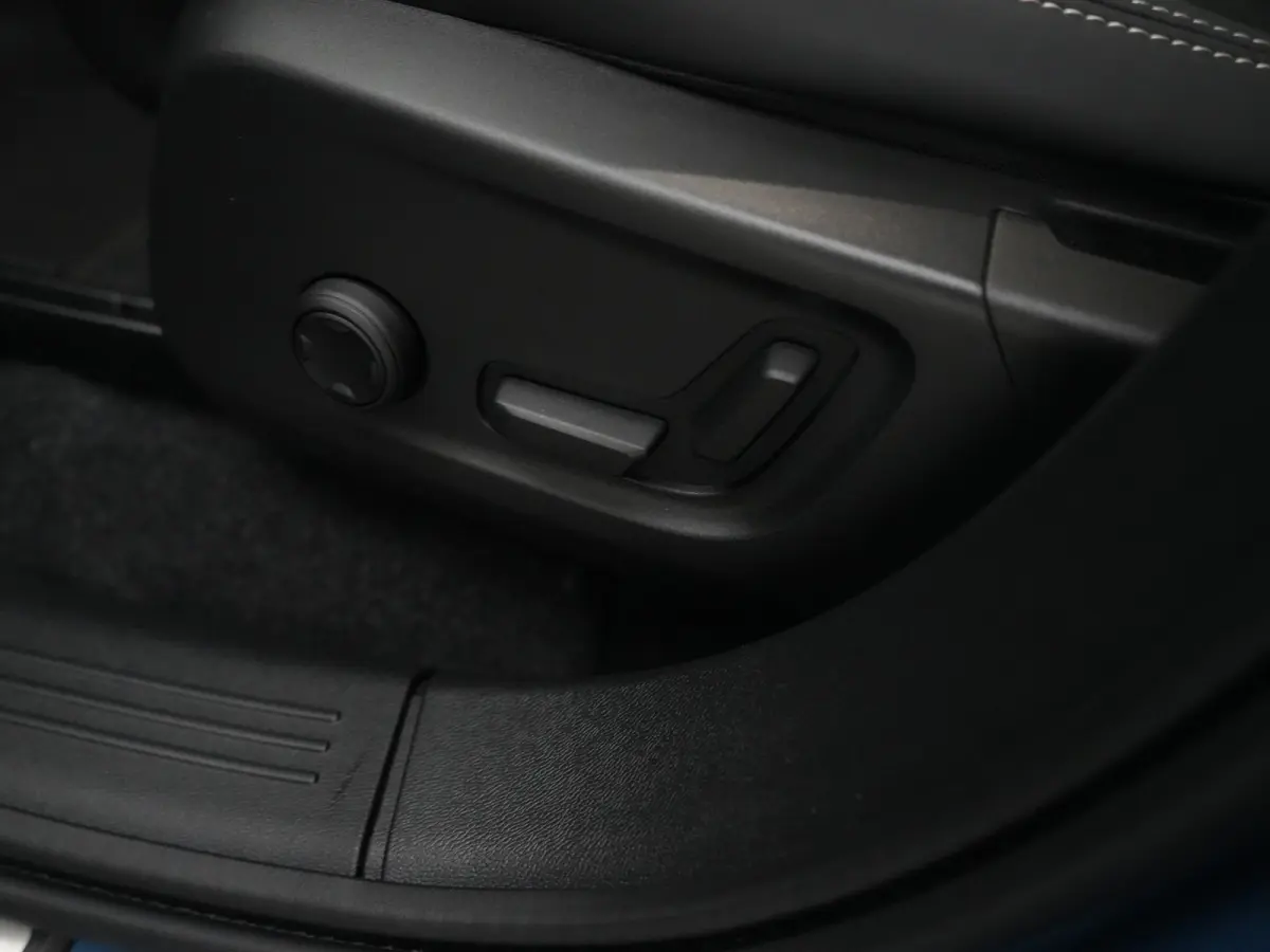 Single Extended Ultimate 82 kWh | 360° | Harman/Kardon | Adaptive Cruise | Trekhaak | Elek stoelen | Stoel- & stuurverwarming | BLIS