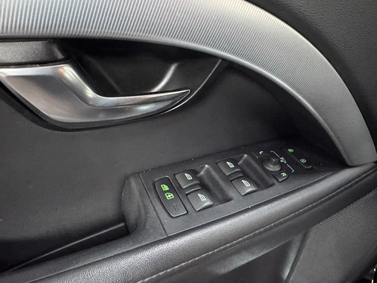 2.0 T5 Summum - R Design - Cruise - Stoelverwarming