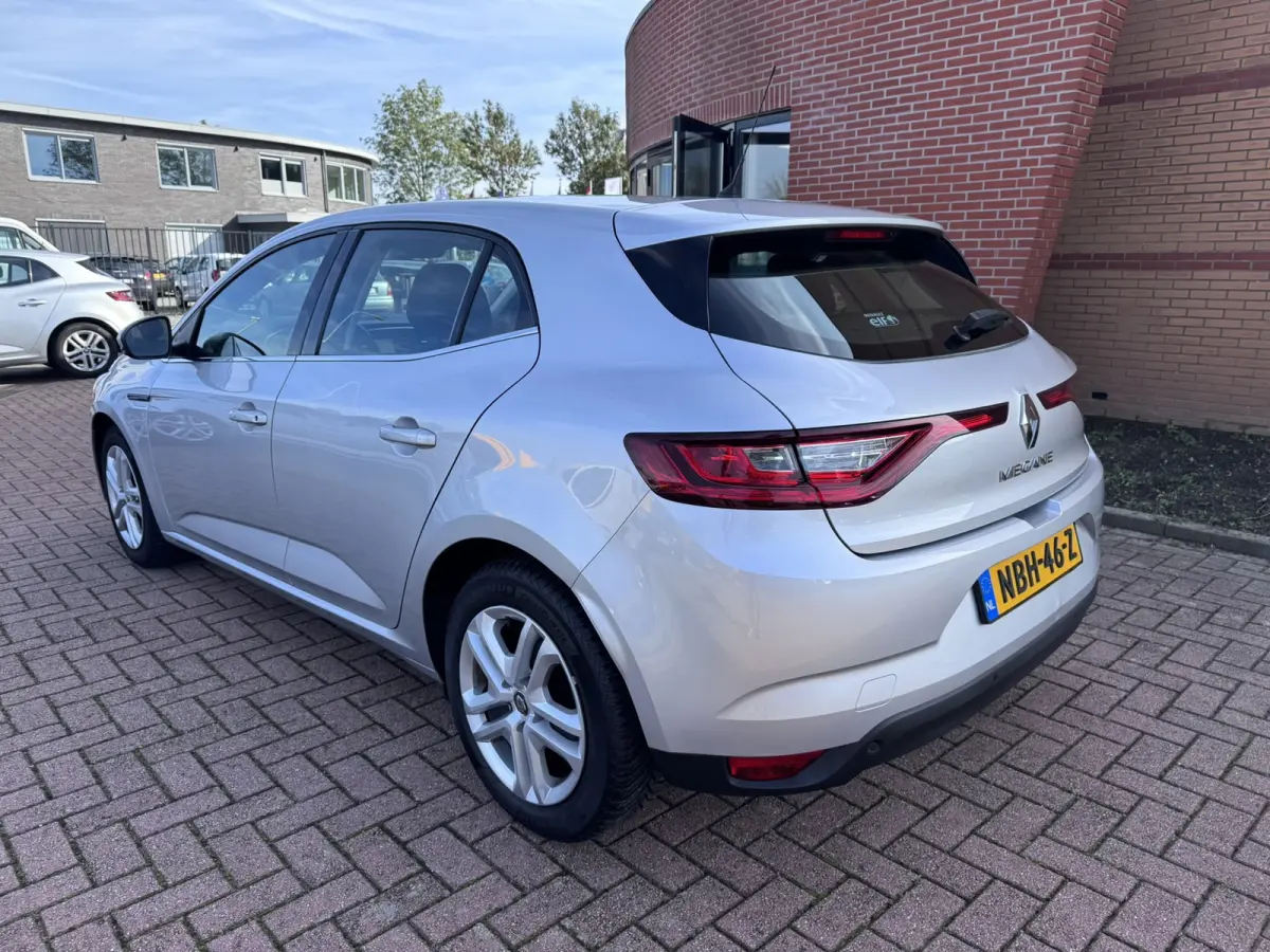 1.5 Blue dCi Limited, Marge, Euro 6, Hatchback, Apple Carplay
