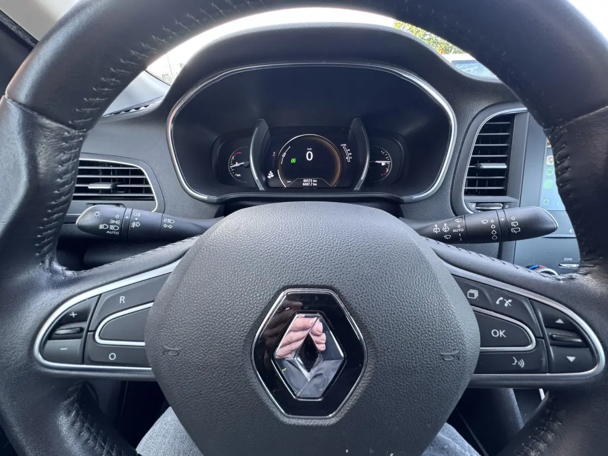 1.5 Blue dCi Limited, Marge, Euro 6, Hatchback, Apple Carplay