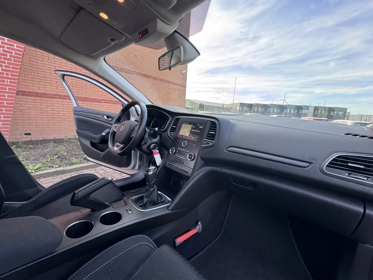 1.5 Blue dCi Limited, Marge, Euro 6, Hatchback, Apple Carplay
