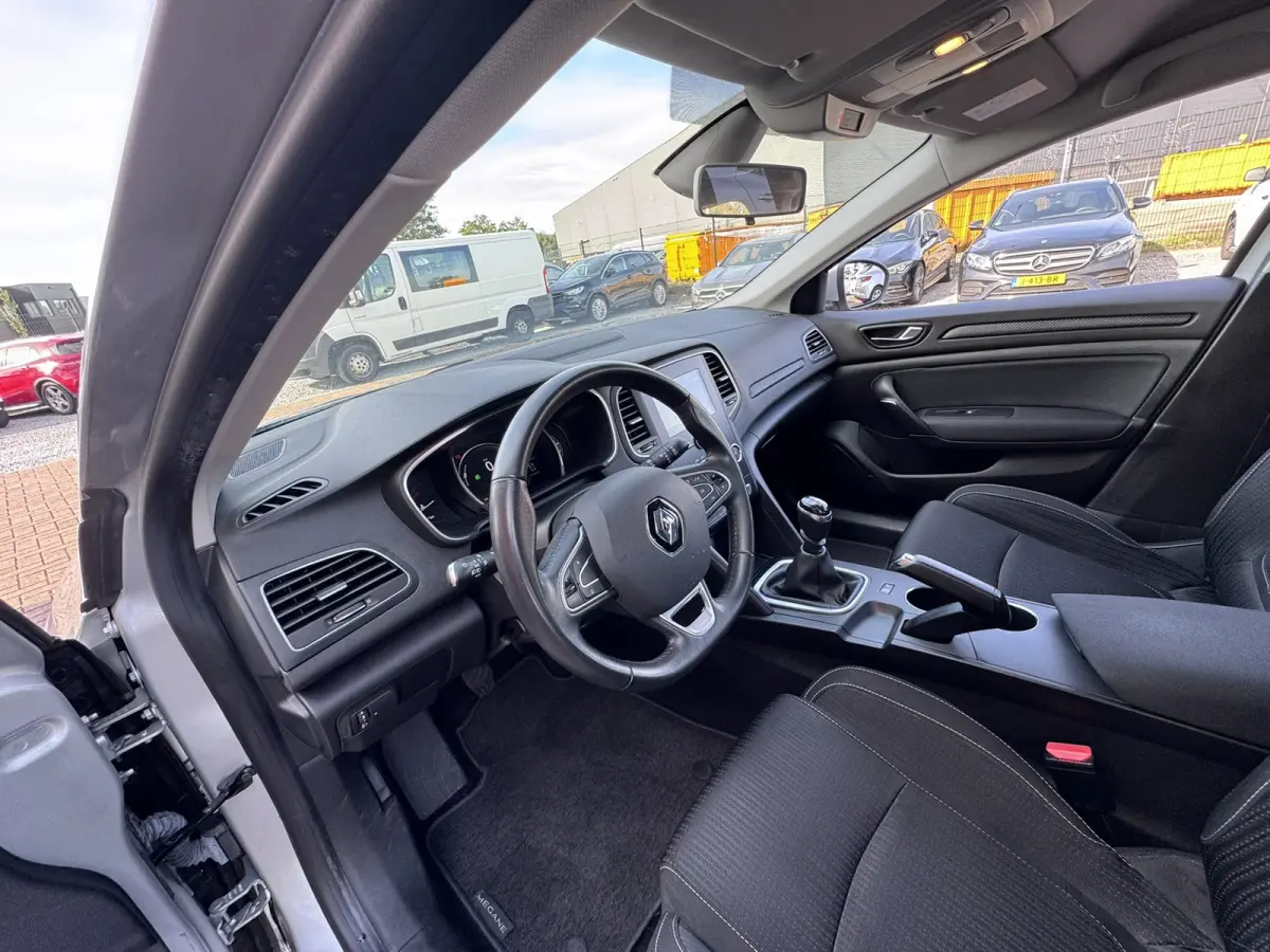 1.5 Blue dCi Limited, Marge, Euro 6, Hatchback, Apple Carplay