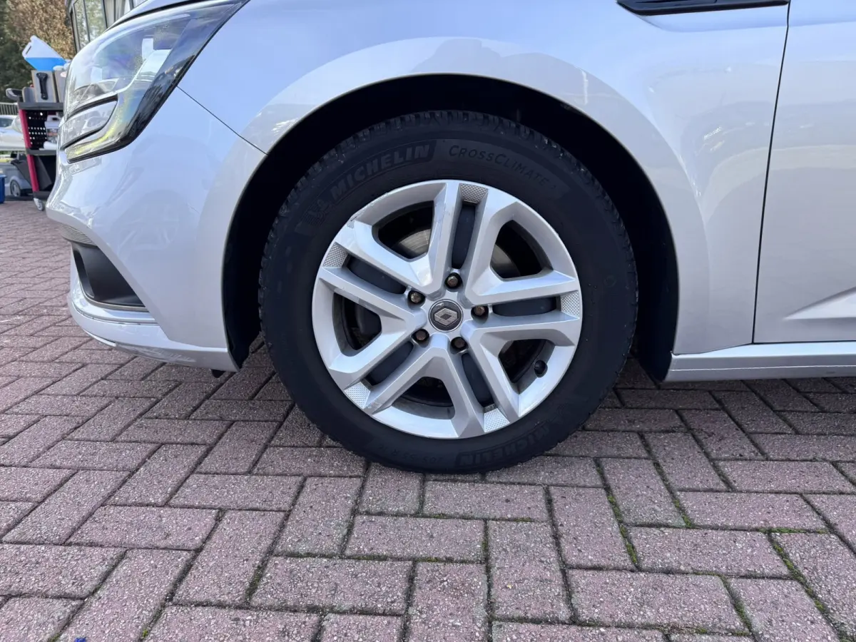 1.5 Blue dCi Limited, Marge, Euro 6, Hatchback, Apple Carplay