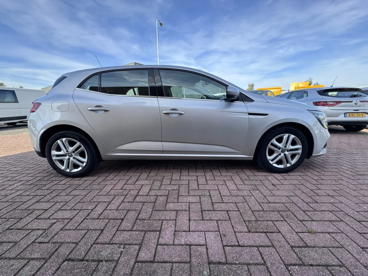 1.5 Blue dCi Limited, Marge, Euro 6, Hatchback, Apple Carplay