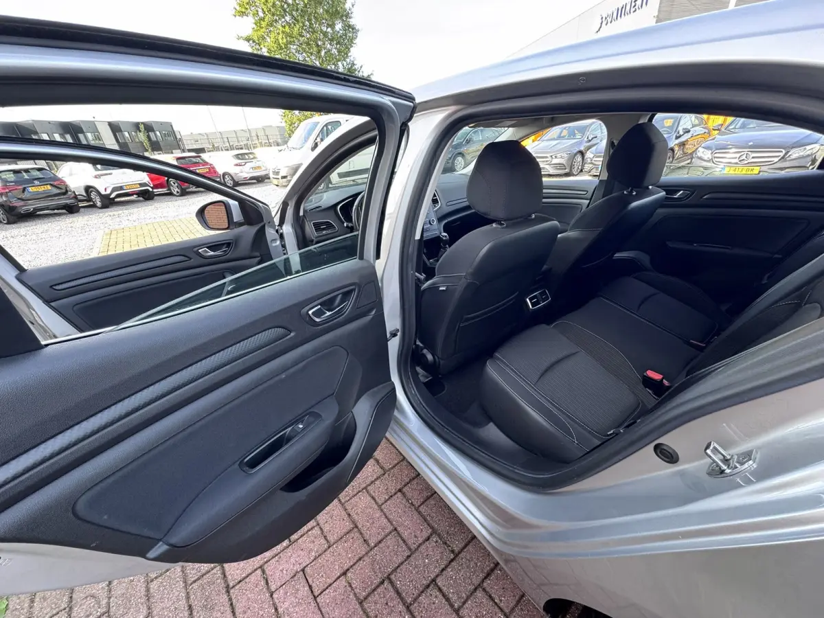 1.5 Blue dCi Limited, Marge, Euro 6, Hatchback, Apple Carplay