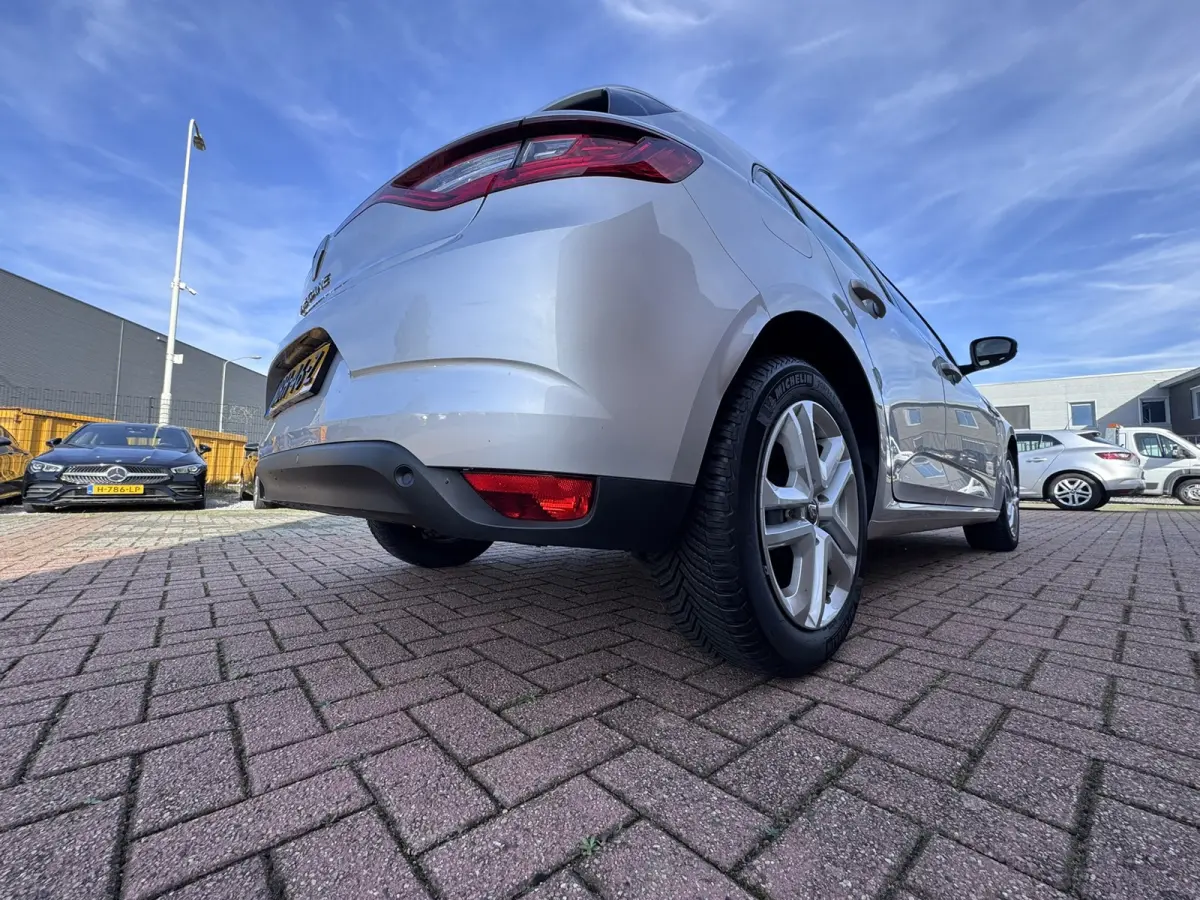1.5 Blue dCi Limited, Marge, Euro 6, Hatchback, Apple Carplay