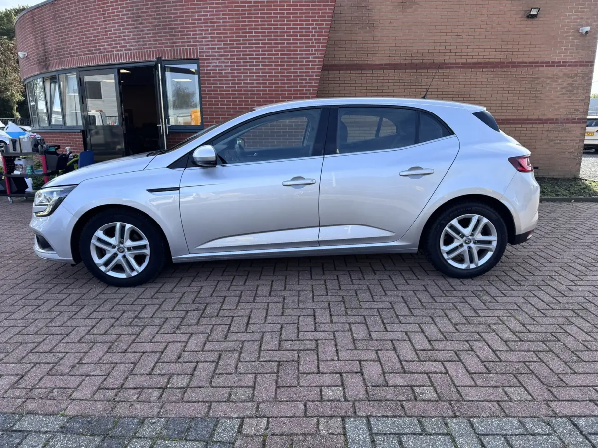 1.5 Blue dCi Limited, Marge, Euro 6, Hatchback, Apple Carplay