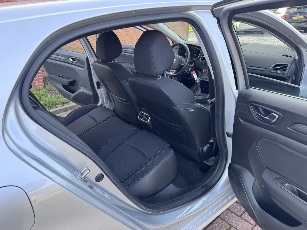 1.5 Blue dCi Limited, Marge, Euro 6, Hatchback, Apple Carplay