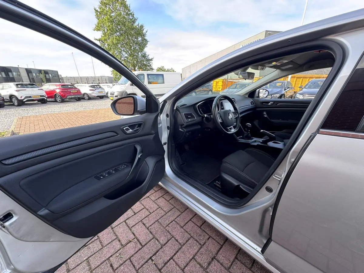 1.5 Blue dCi Limited, Marge, Euro 6, Hatchback, Apple Carplay