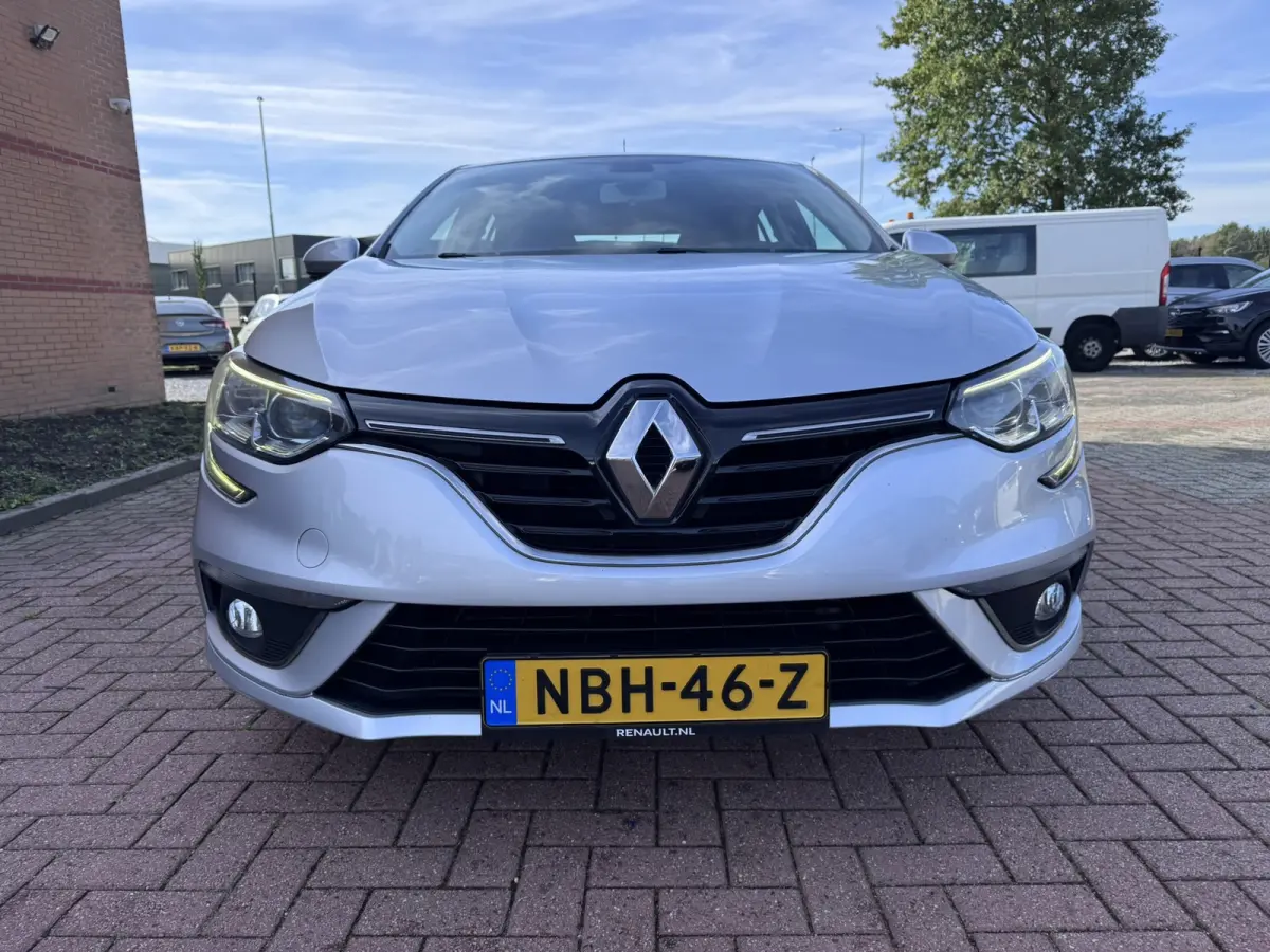 1.5 Blue dCi Limited, Marge, Euro 6, Hatchback, Apple Carplay