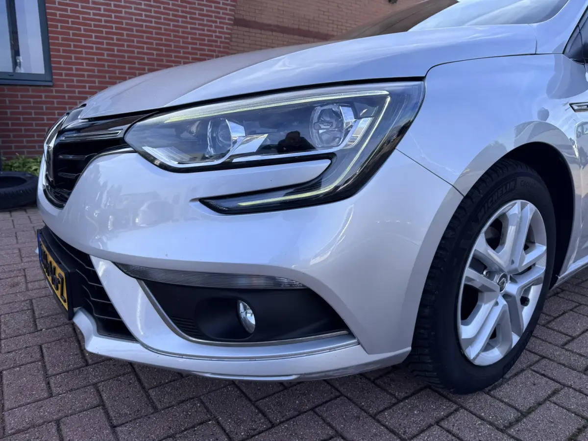 1.5 Blue dCi Limited, Marge, Euro 6, Hatchback, Apple Carplay