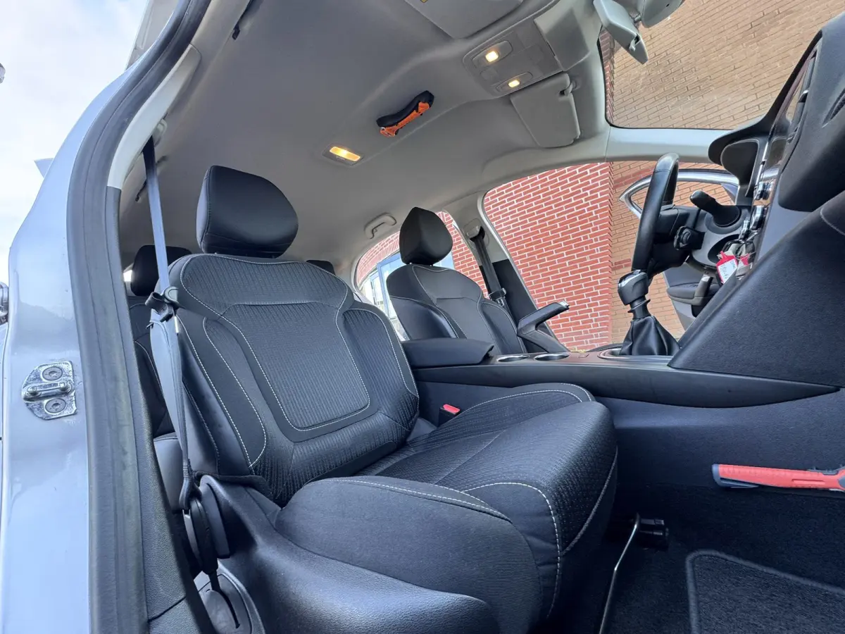 1.5 Blue dCi Limited, Marge, Euro 6, Hatchback, Apple Carplay