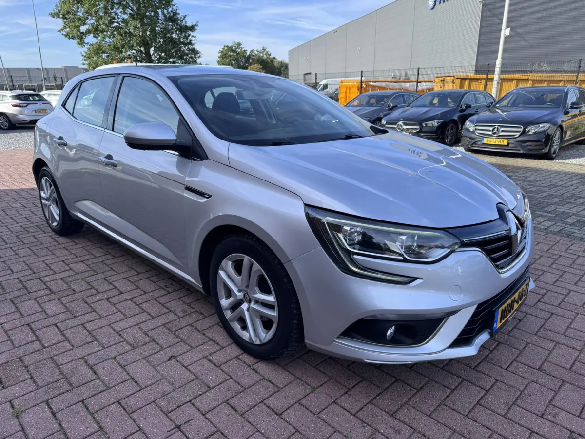 1.5 Blue dCi Limited, Marge, Euro 6, Hatchback, Apple Carplay