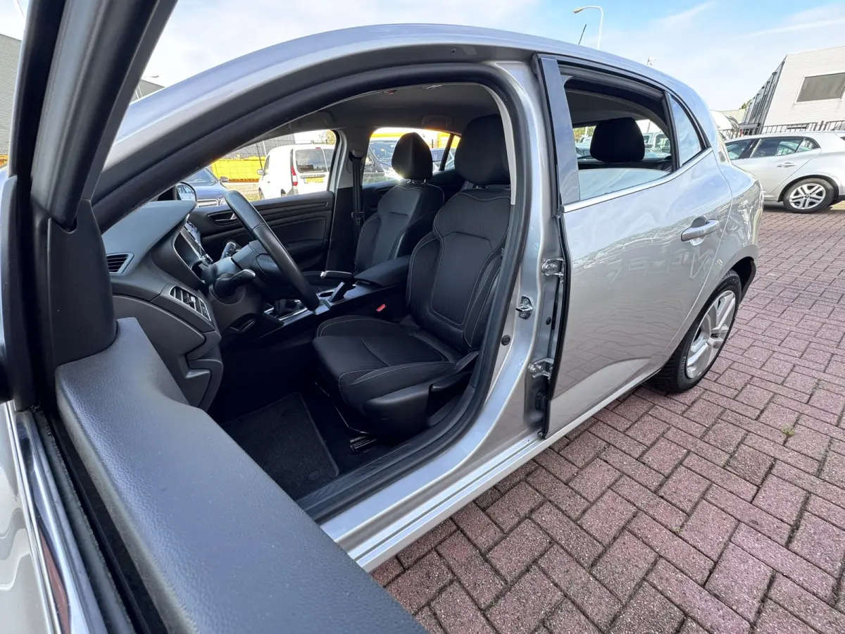 1.5 Blue dCi Limited, Marge, Euro 6, Hatchback, Apple Carplay