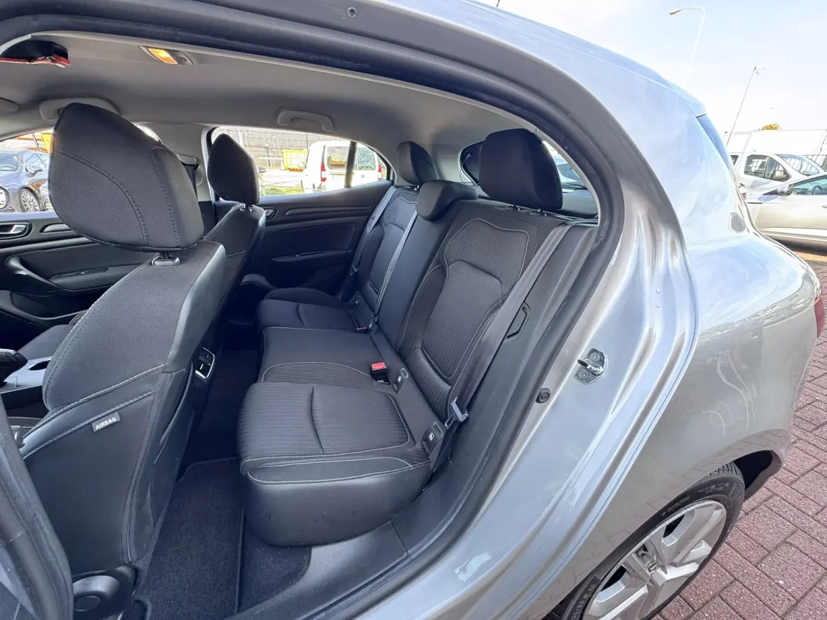 1.5 Blue dCi Limited, Marge, Euro 6, Hatchback, Apple Carplay
