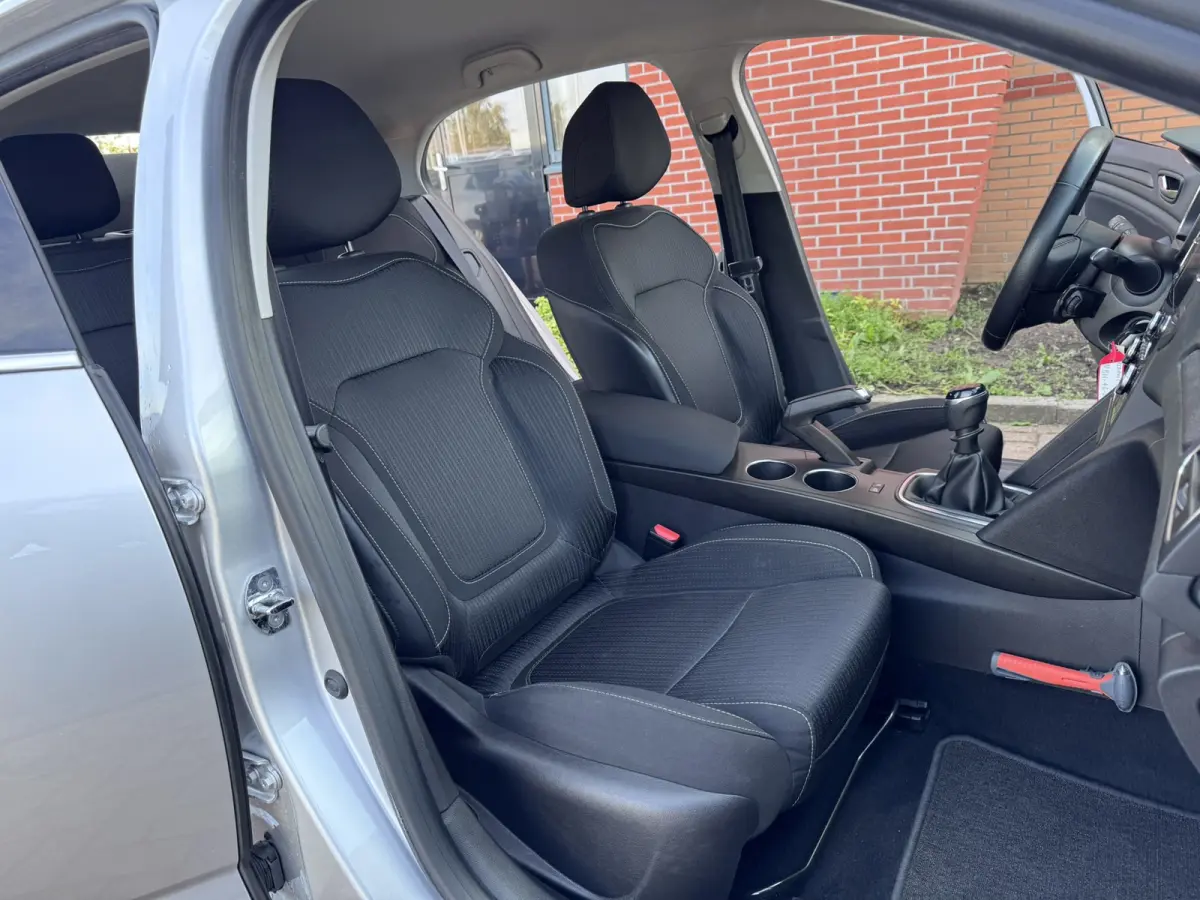 1.5 Blue dCi Limited, Marge, Euro 6, Hatchback, Apple Carplay