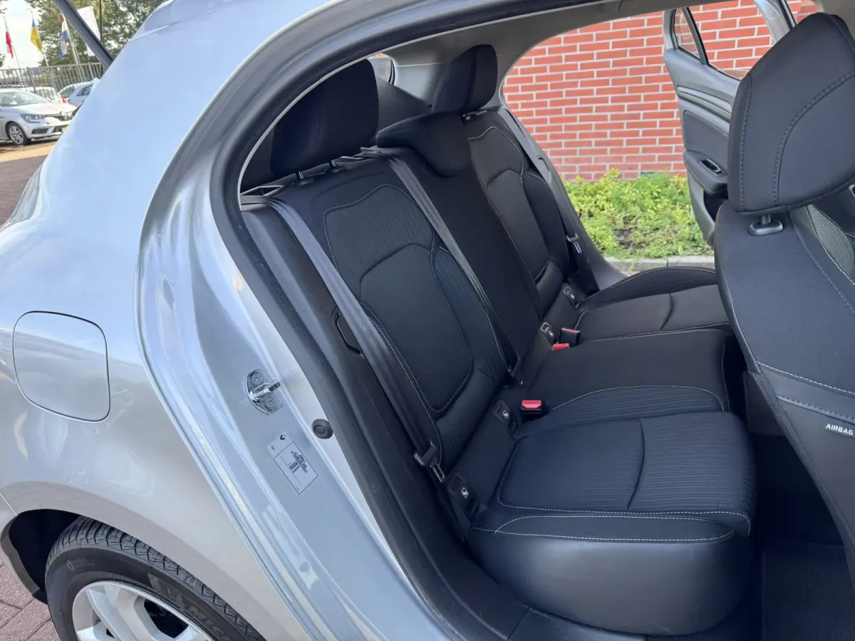 1.5 Blue dCi Limited, Marge, Euro 6, Hatchback, Apple Carplay