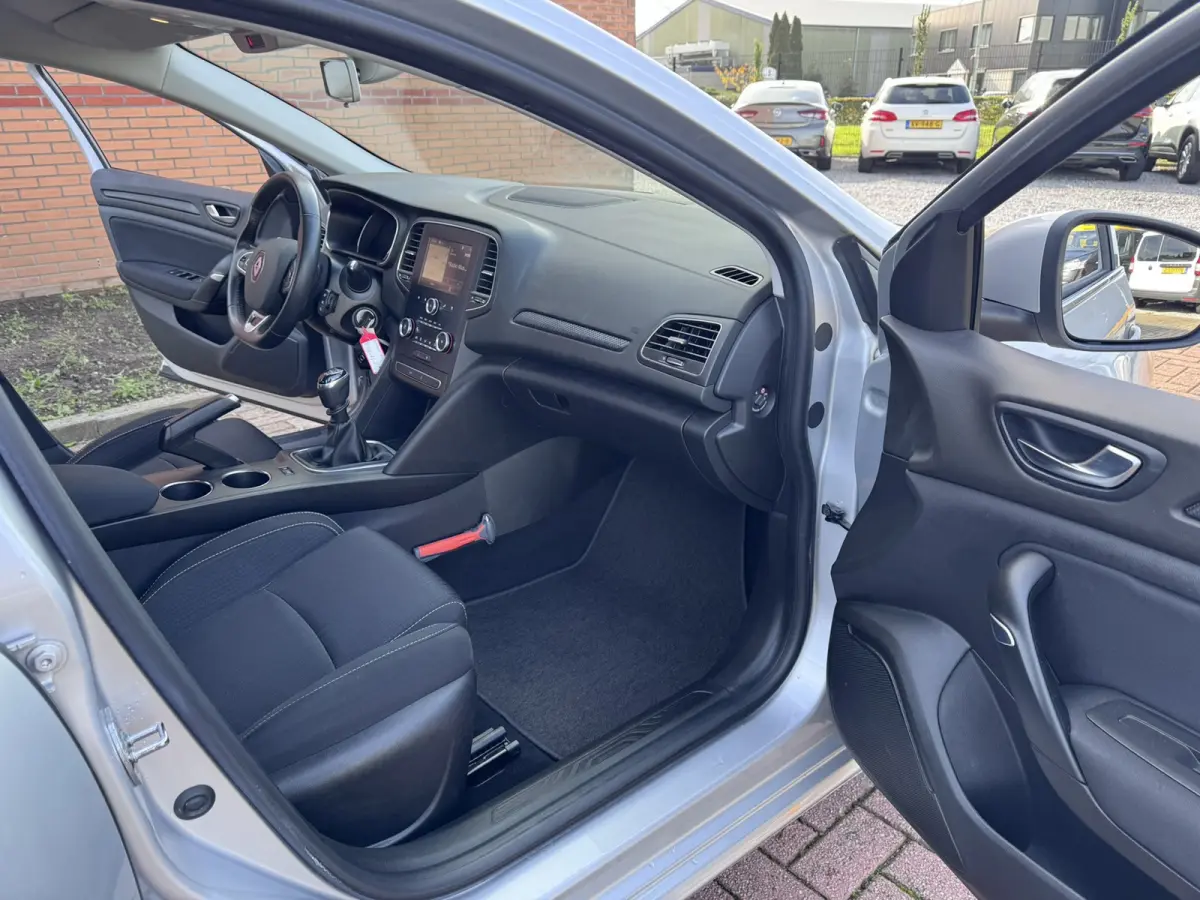 1.5 Blue dCi Limited, Marge, Euro 6, Hatchback, Apple Carplay