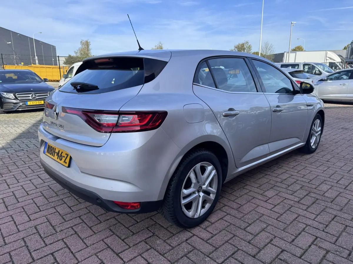 1.5 Blue dCi Limited, Marge, Euro 6, Hatchback, Apple Carplay