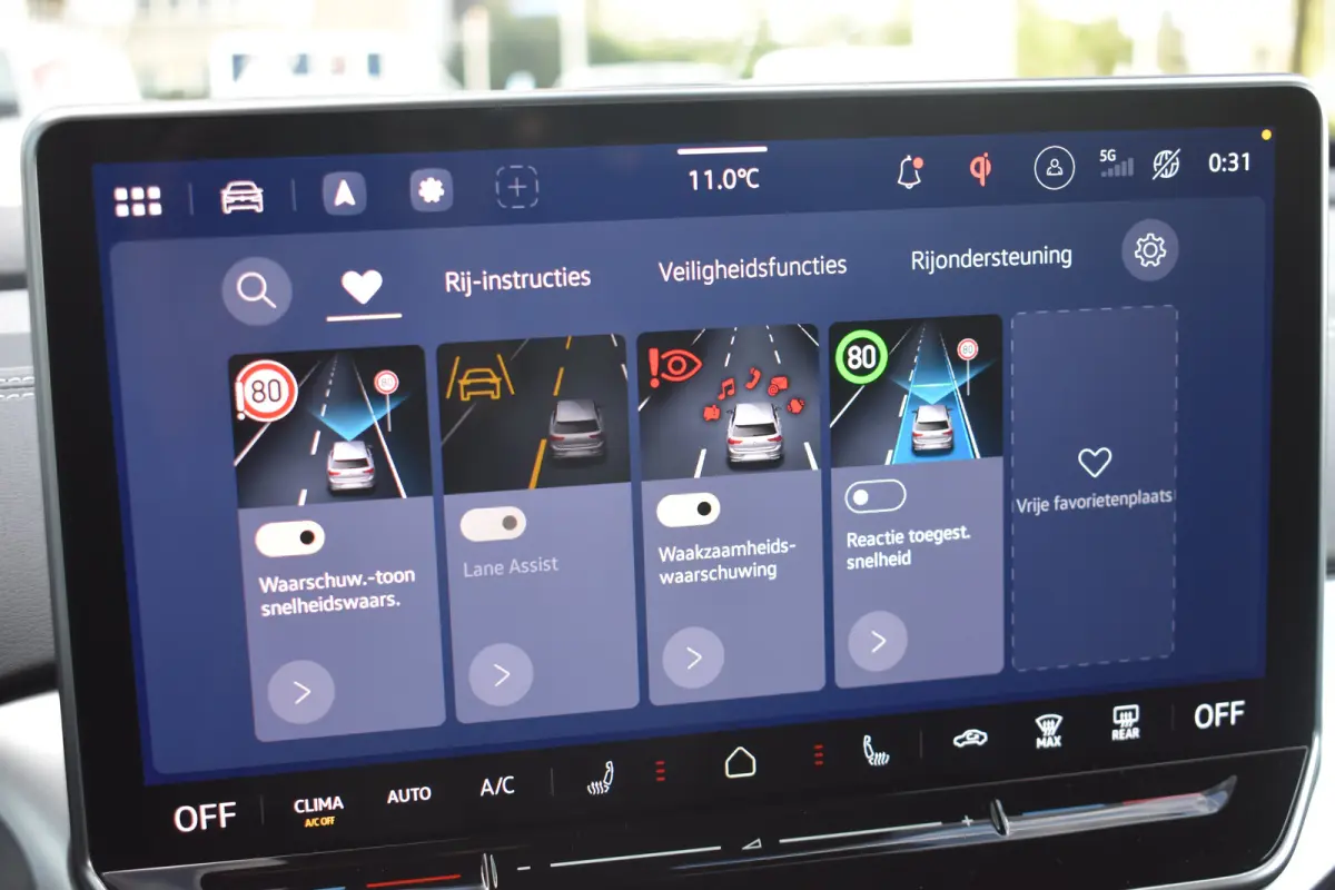 Pro Limited Edition Plus | 'App-Connect' draadloze smartphone integratie | Achterbank in ongelijke delen neerklapbaar incl. middenarmsteun en doorlaadmogelijkheid | Achterklep, elektrisch , 