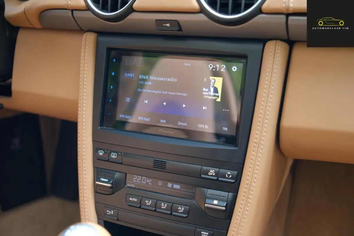 2.9 | Handbak | Sandbeige Leder | CarPlay