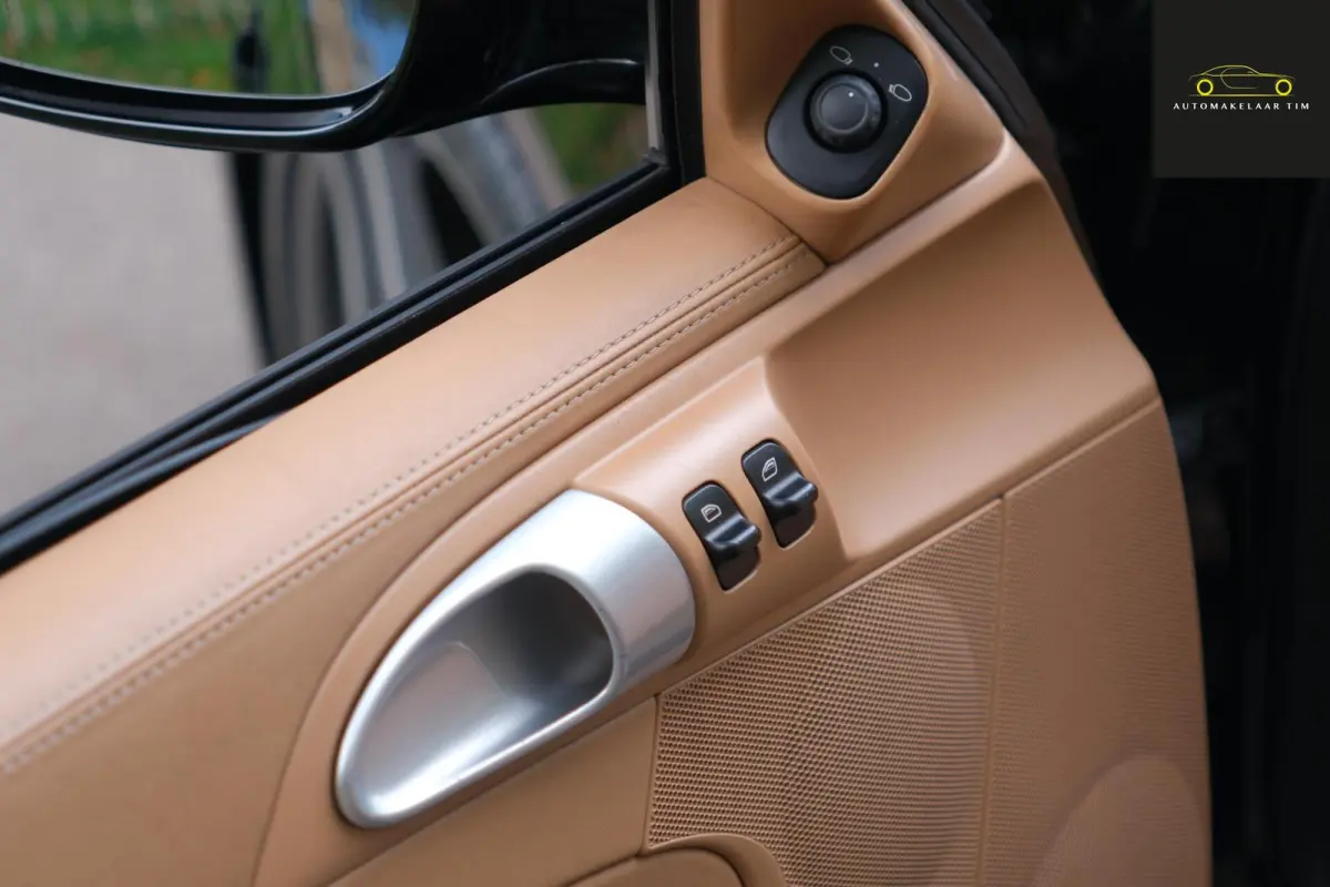 2.9 | Handbak | Sandbeige Leder | CarPlay