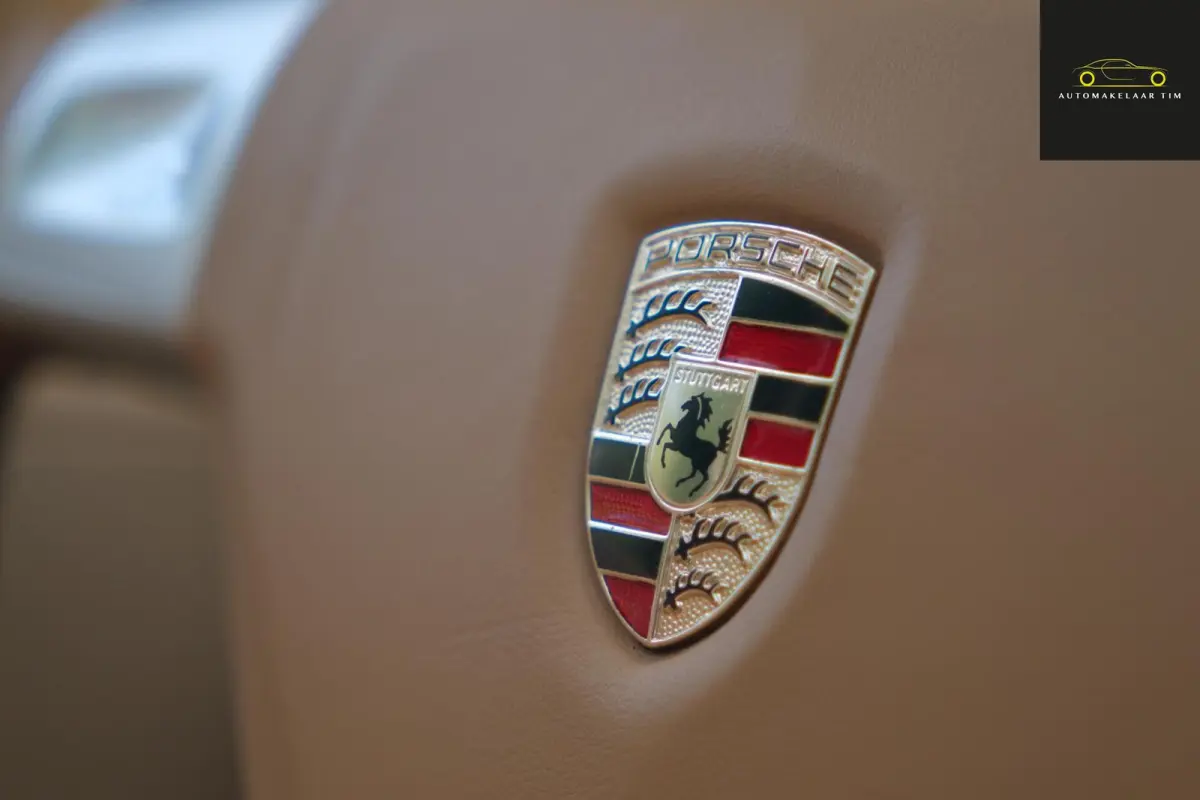 2.9 | Handbak | Sandbeige Leder | CarPlay