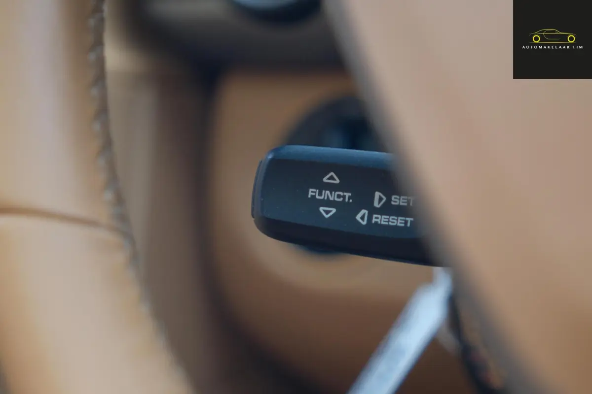 2.9 | Handbak | Sandbeige Leder | CarPlay