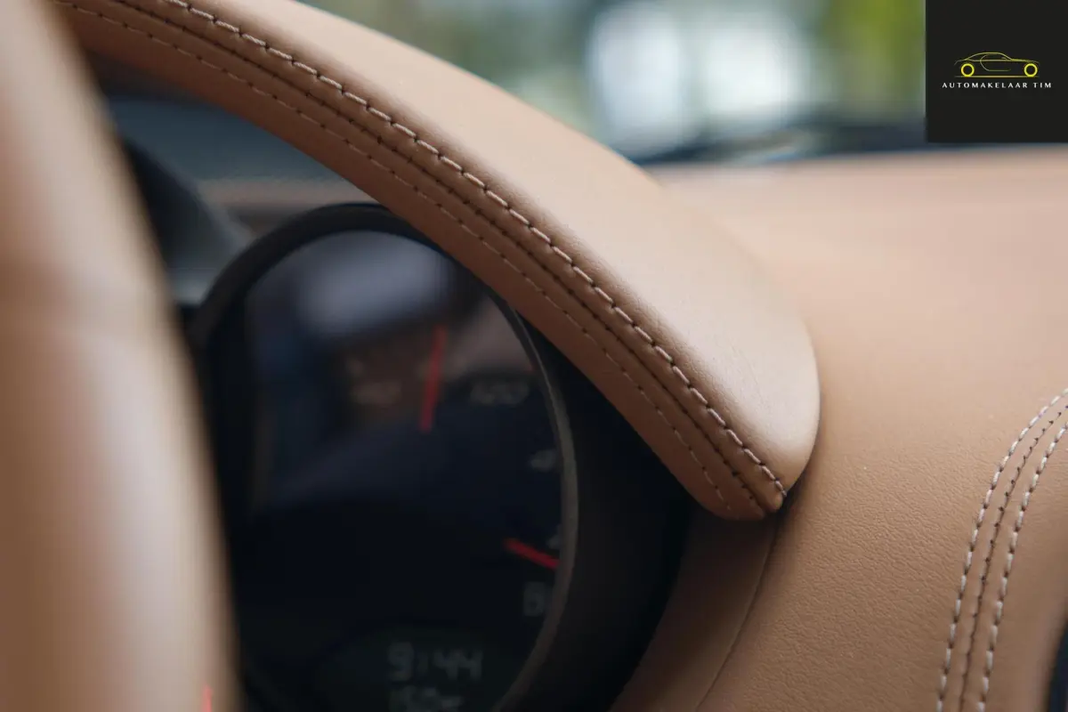 2.9 | Handbak | Sandbeige Leder | CarPlay