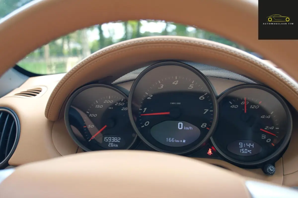 2.9 | Handbak | Sandbeige Leder | CarPlay