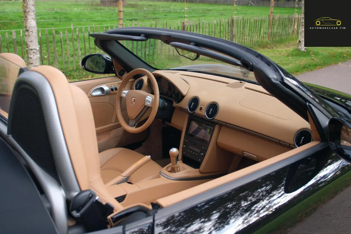 2.9 | Handbak | Sandbeige Leder | CarPlay