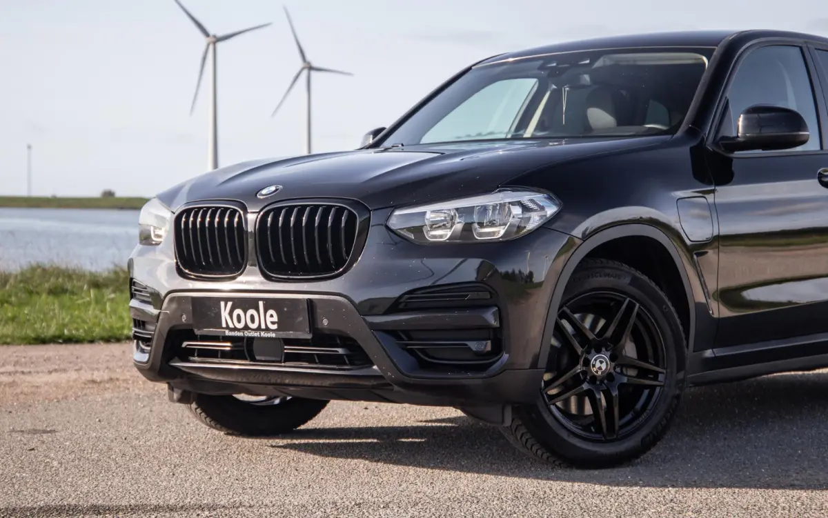 xDrive30e High Executive BLACK LINE / CARPLAY / LEER / STOELVERWARMING / CAMERA / DEALER ONDERHOUDEN
