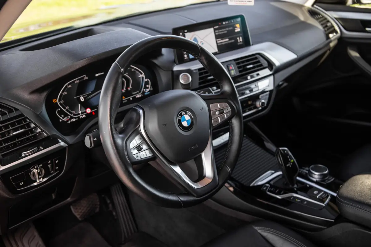 xDrive30e High Executive BLACK LINE / CARPLAY / LEER / STOELVERWARMING / CAMERA / DEALER ONDERHOUDEN